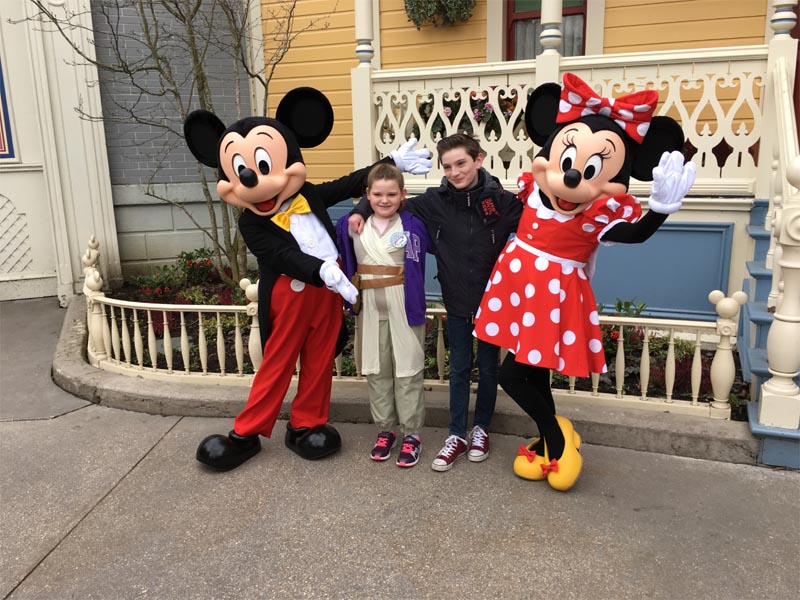 [Meeting Mickey & Minnie]