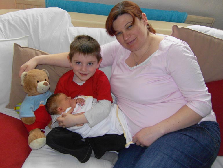 [Emma, Mummy and Thomas]