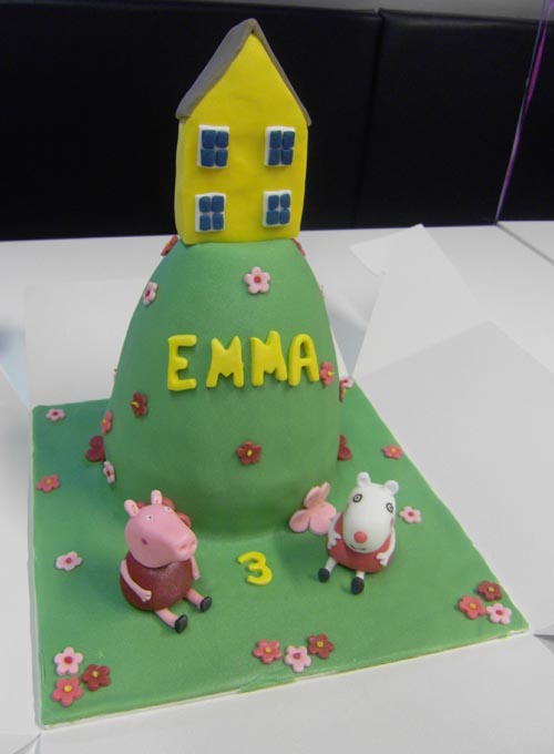 [Emma's Peppa Pig Birthday Cake!]