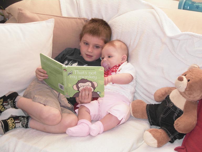 [Thomas reads Emma and Ben Bear a story]