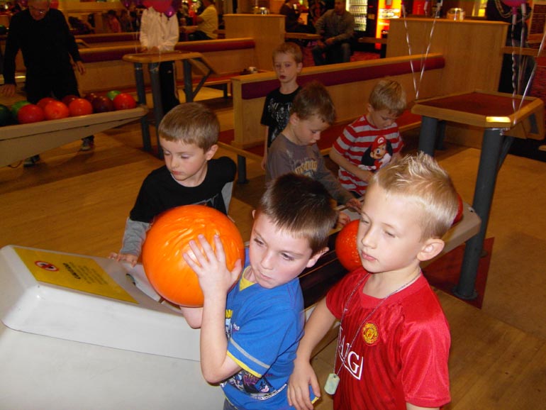 [Tom and his pals are having a bowling birthday party!]